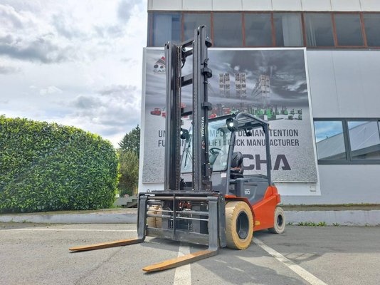 Chariot élévateur frontal 4 roues - 8FBMT50