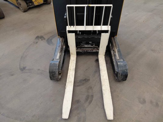 Chariot à mât rétractable Yale MR14
