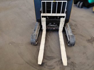 Chariot à mât rétractable Yale MR14 - 7
