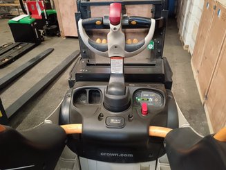 Gerbeur accompagnant Crown DT3040 2.0 - 3