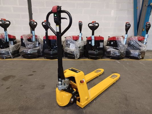 Transpalette accompagnant Microlift P15SE
