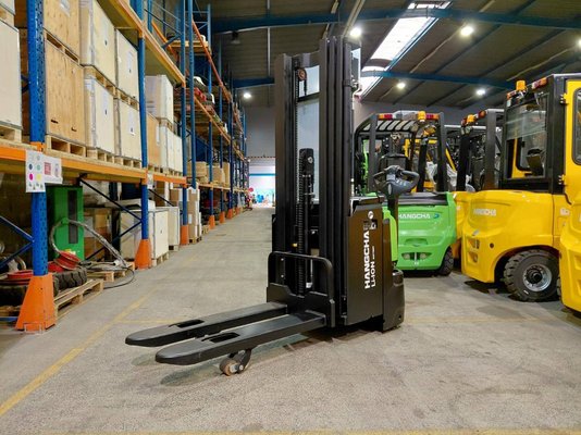 Gerbeur accompagnant Hangcha CDD12-XT1-SiL