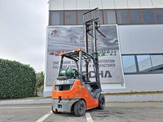 Chariot élévateur frontal 4 roues Toyota 028 FGF 15 - 11