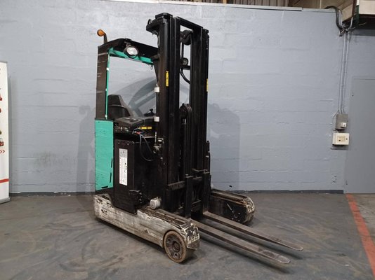 Chariot à mât rétractable Caterpillar NR16N