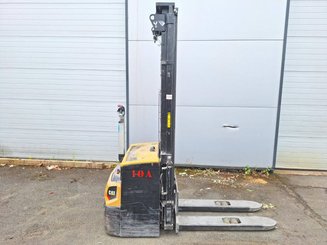 Gerbeur accompagnant Caterpillar NSP16N2 - 5