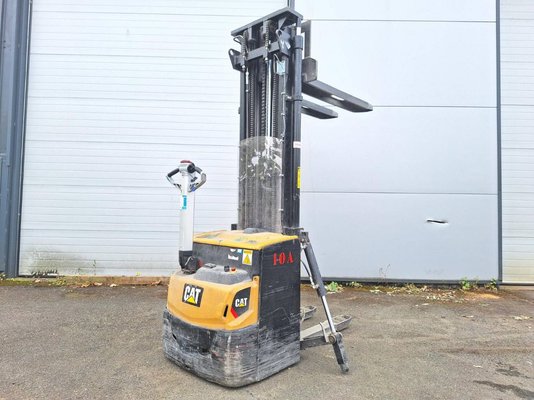 Gerbeur accompagnant Caterpillar NSP16N2