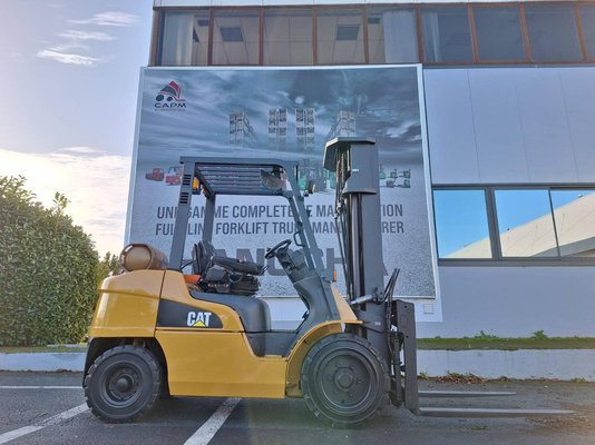 Chariot élévateur frontal 4 roues Caterpillar GP30NTD