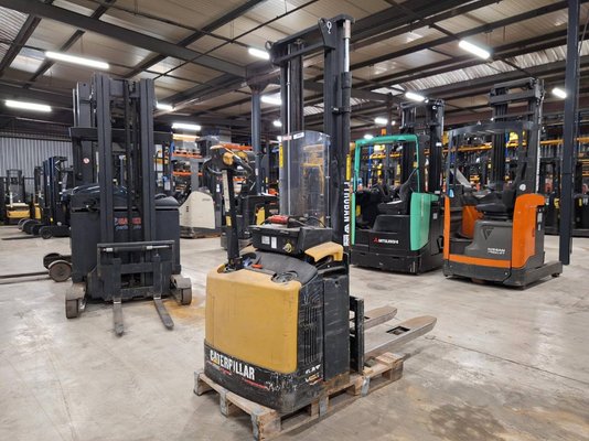 Gerbeur accompagnant Caterpillar NSP16N