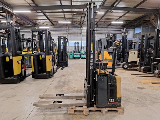 Gerbeur accompagnant Caterpillar NSP16N