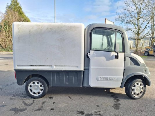 Camion fourgon Mega MULTITRUCK