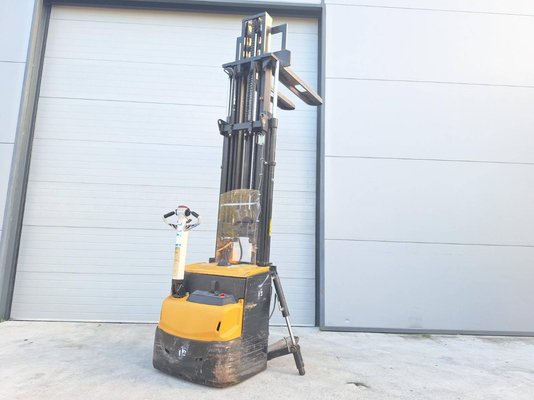 Gerbeur accompagnant Caterpillar NSP16N2
