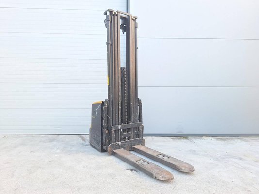 Gerbeur accompagnant Caterpillar NSP16N2