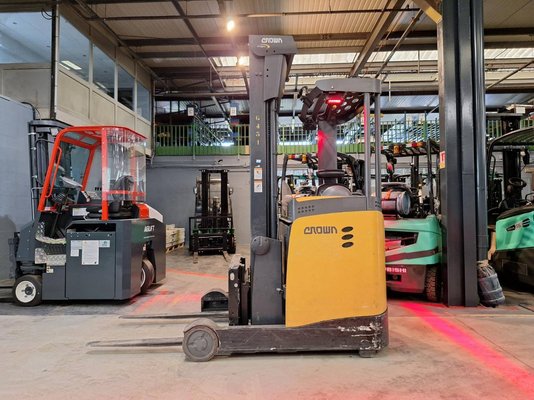 Chariot à mât rétractable Crown ESR5260-1.4