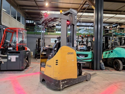 Chariot à mât rétractable Crown ESR5260-1.4