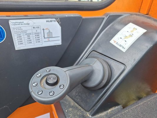 Chariot élévateur latéral multidirectionnel Hubtex MQ40