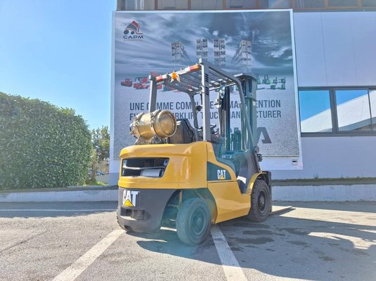 Chariot élévateur frontal 4 roues Caterpillar GP25NTD