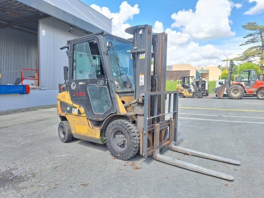 Chariot élévateur frontal 4 roues Caterpillar DP25NT