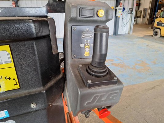 Nacelle à mât vertical JLG 10MSP