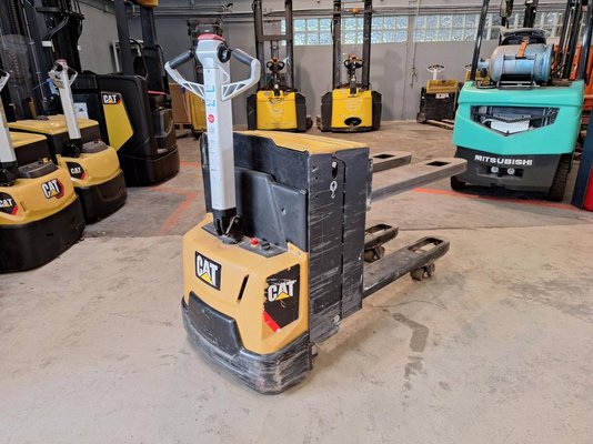 Transpalette accompagnant Caterpillar NPP20N2E