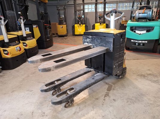Transpalette accompagnant Caterpillar NPP20N2E