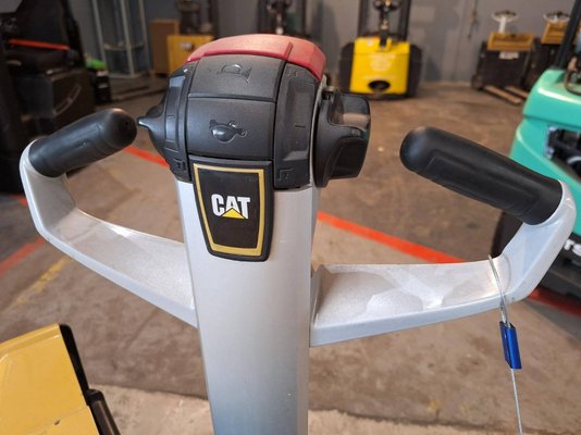 Transpalette accompagnant Caterpillar NPP20N2E