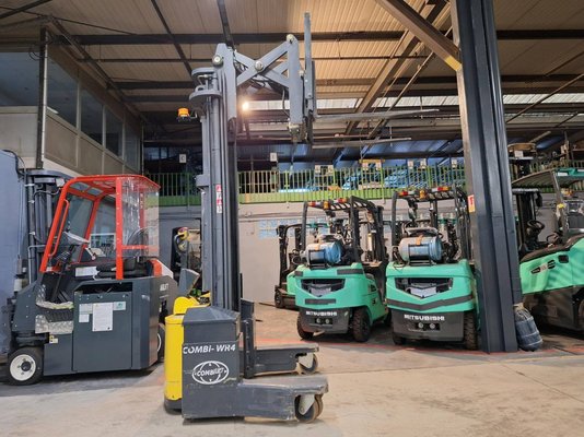 Gerbeur multidirectionnel Combilift WR4
