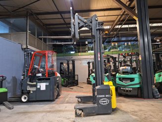Gerbeur multidirectionnel Combilift WR4 - 8