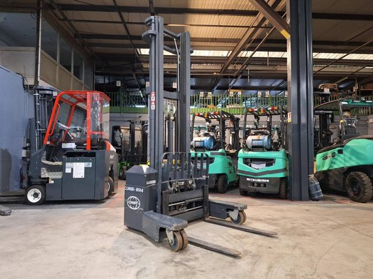 Gerbeur multidirectionnel Combilift WR4