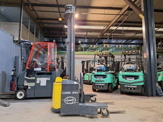 Gerbeur multidirectionnel Combilift WR4