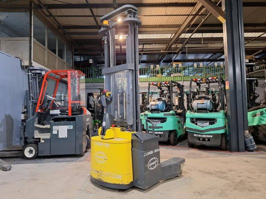 Gerbeur multidirectionnel Combilift WR4