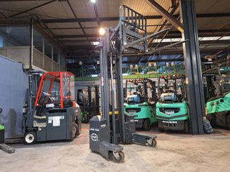 Gerbeur multidirectionnel Combilift WR4 - 12