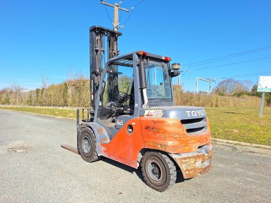 Chariot élévateur frontal 4 roues Toyota 408 FD45 N