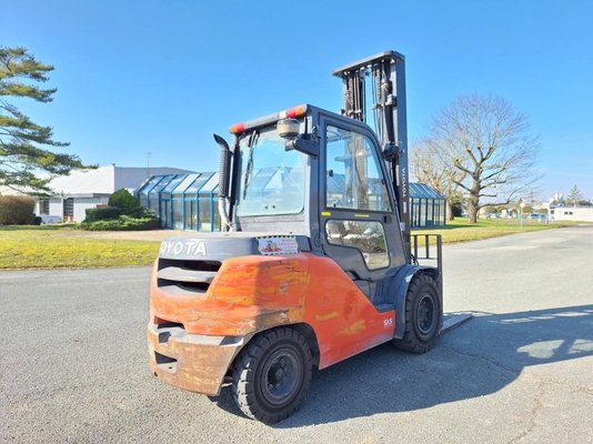 Chariot élévateur frontal 4 roues Toyota 408 FD45 N