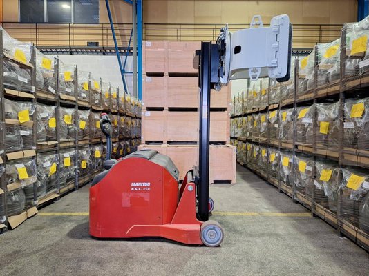 Gerbeur en porte-à-faux Manitou ES-C 713 SVC 17.V.315