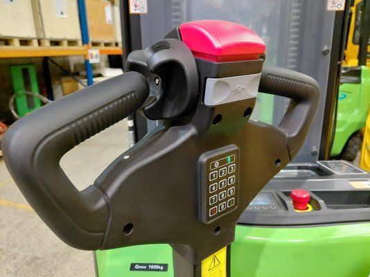 Gerbeur accompagnant Hangcha CDD12-XT1-SiL