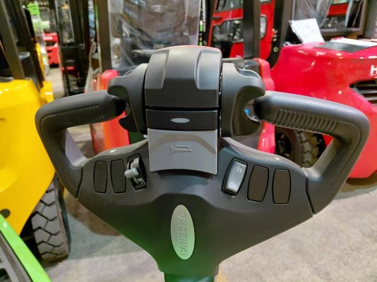 Gerbeur accompagnant Hangcha CDD12-XT1-SiL