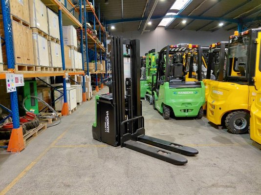 Gerbeur accompagnant Hangcha CDD12-XT1-SiL