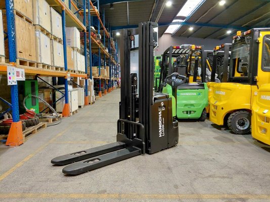 Gerbeur accompagnant Hangcha CDD12-XT1-SiL