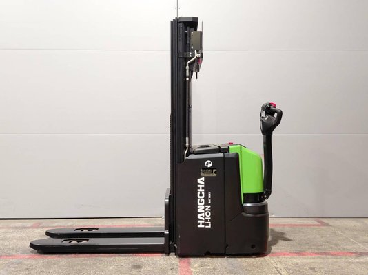 Gerbeur accompagnant Hangcha CDD12-XT1-SiL