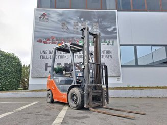 Chariot élévateur frontal 4 roues Toyota 028 FGF 15 - 1