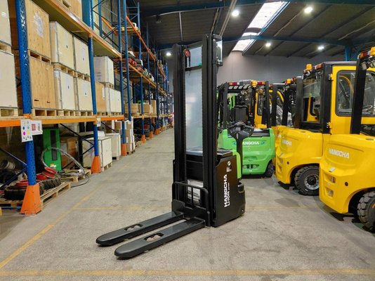 Gerbeur accompagnant Hangcha CDD12-XT1-SI