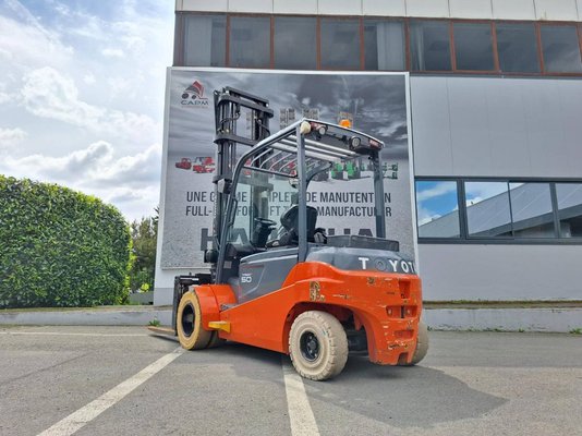 Chariot élévateur frontal 4 roues Toyota 8FBMT50