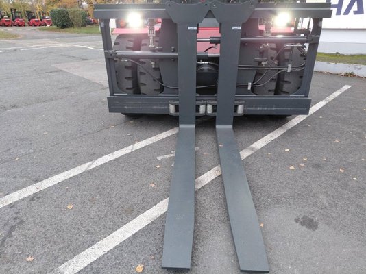 Chariot élévateur frontal 4 roues Kalmar DCG250-12S