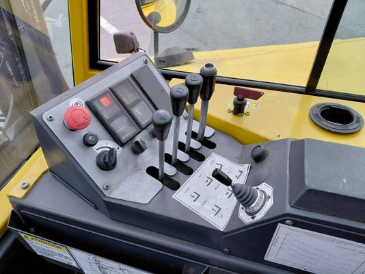 Chariot élévateur latéral multidirectionnel Combilift C4000